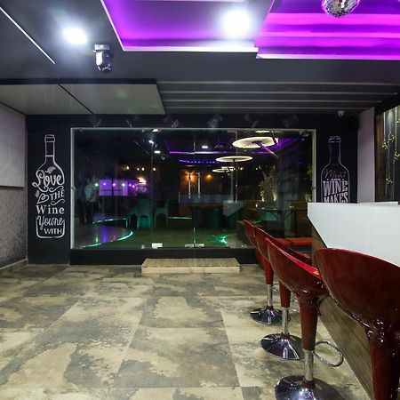 Hotel Madhushrie Агра Екстериор снимка