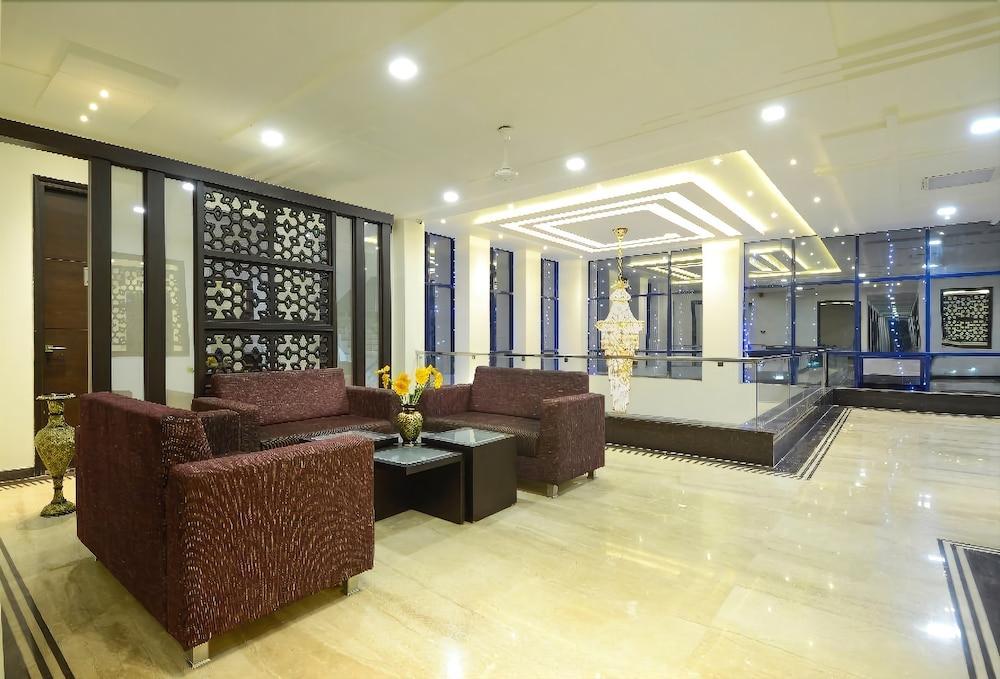 Hotel Madhushrie Агра Екстериор снимка