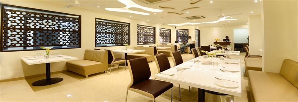 Hotel Madhushrie Агра Екстериор снимка