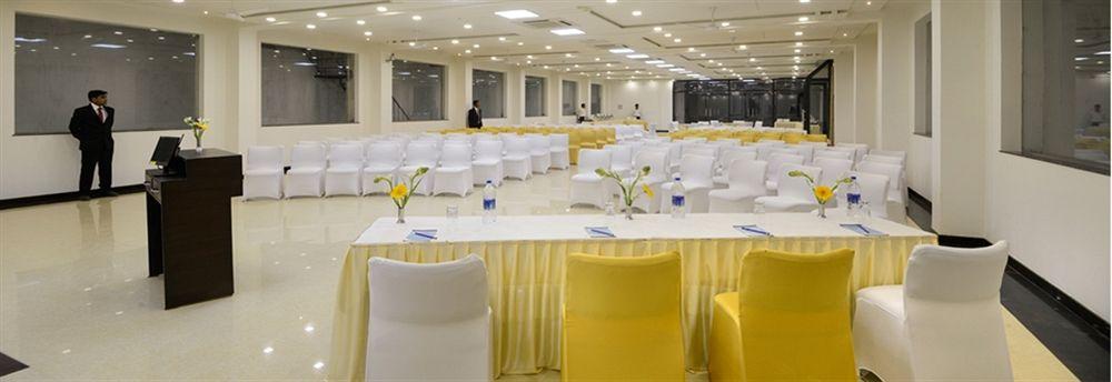 Hotel Madhushrie Агра Екстериор снимка