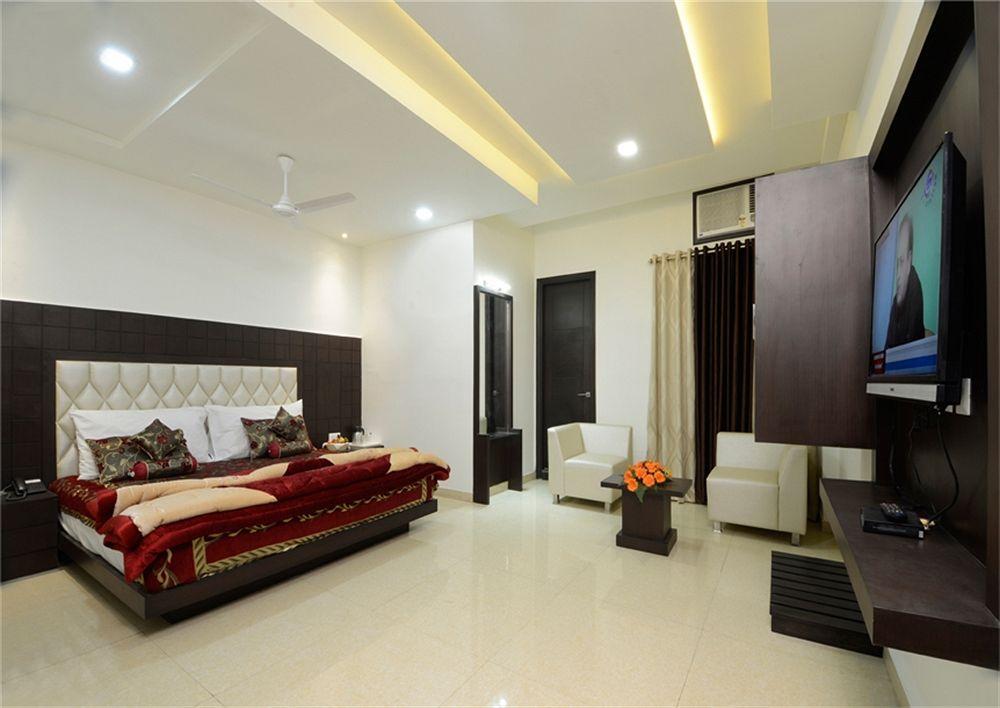 Hotel Madhushrie Агра Екстериор снимка