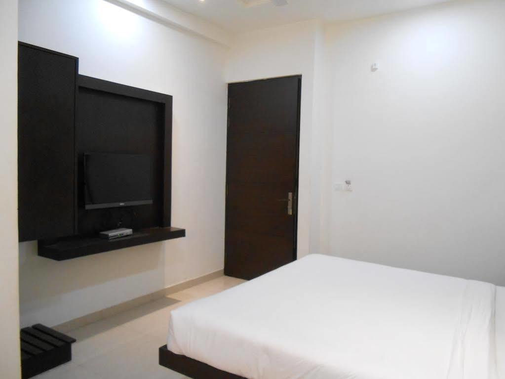 Hotel Madhushrie Агра Екстериор снимка